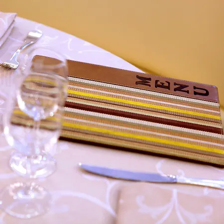 Logis Restaurant De La Paix Hotell Lodève