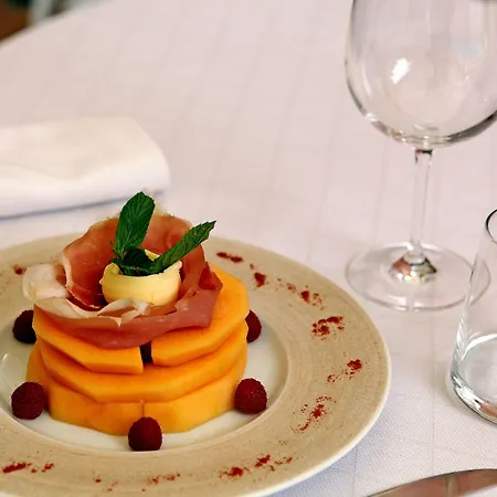 Logis Restaurant De La Paix Hotel