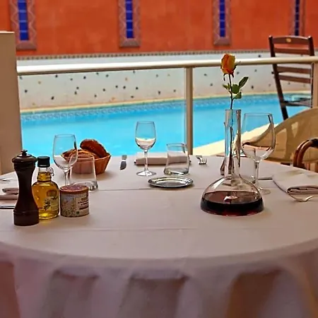 Logis Restaurant De La Paix Hotel