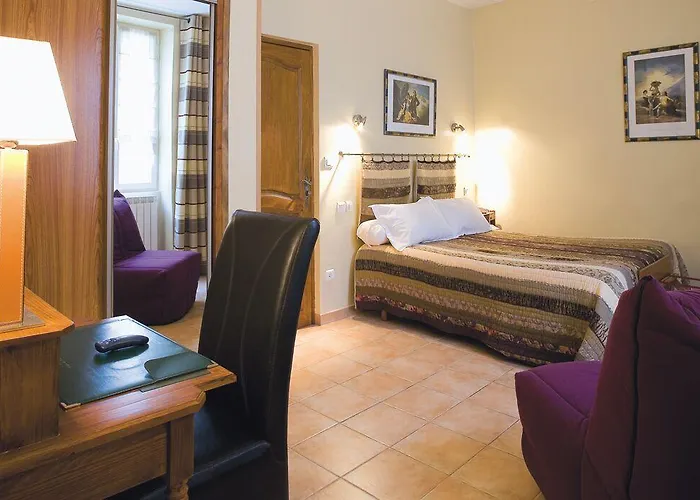 Logis Restaurant De La Paix Otel Lodève