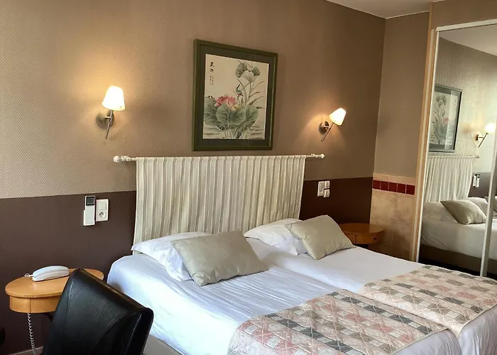 Hotel Logis Restaurant De La Paix Lodève